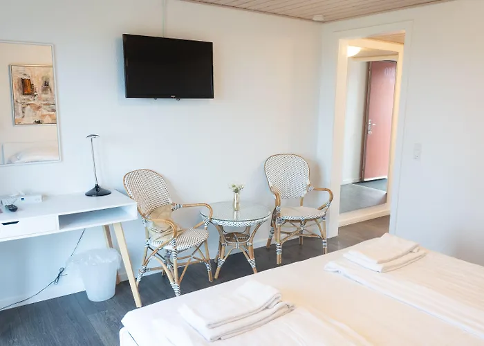 酒店 Hotelvfjorden 3*